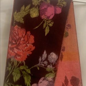 Beautiful scarf for women.